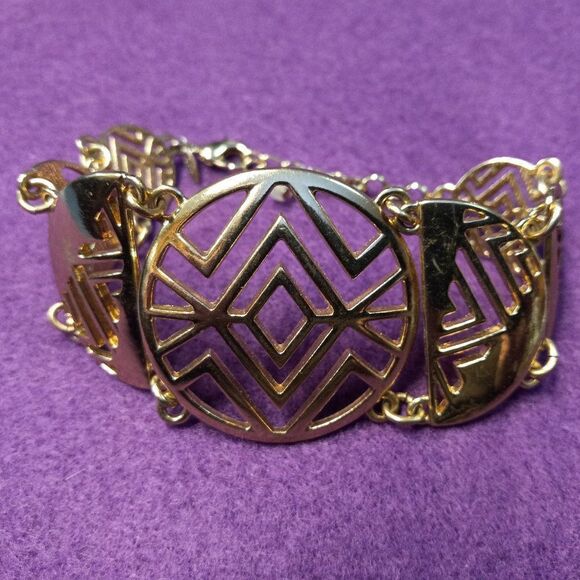 SHA Gold tone linked Bracelet - Picture 1 of 7